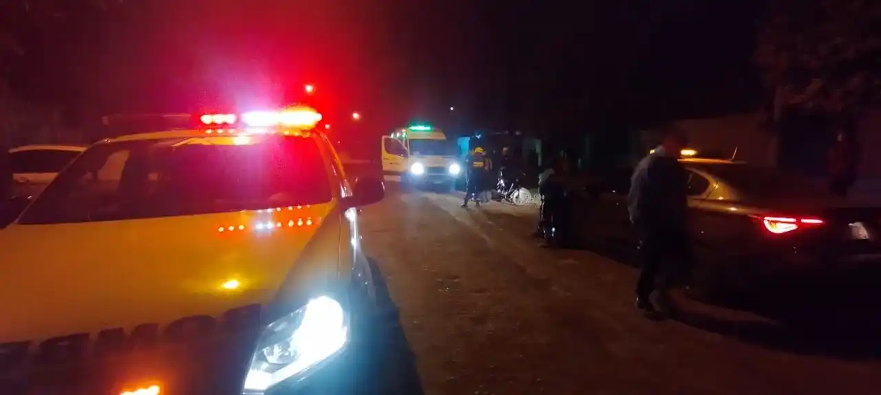 Los servidores públicos trabajando en el lugar del accidente.