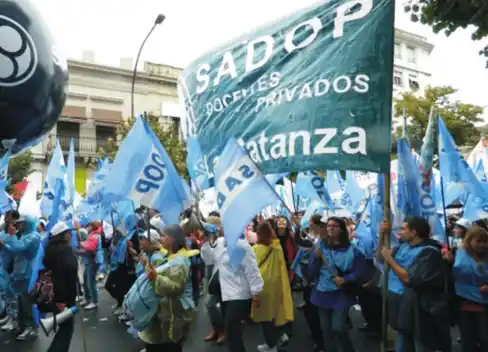 Docentes privados también aceptaron la propuesta y empiezan las clases este lunes