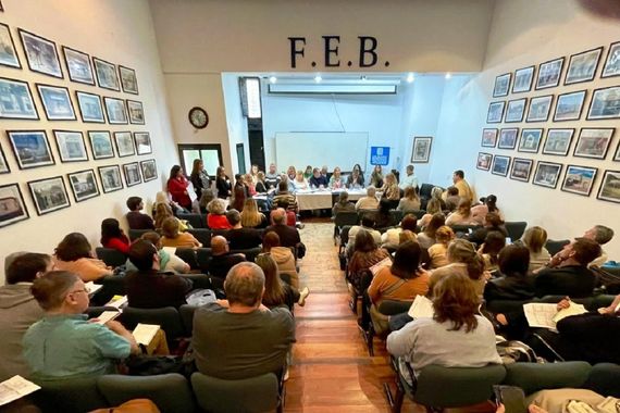 La FEB aceptó la oferta y hay acuerdo en la paritaria docente