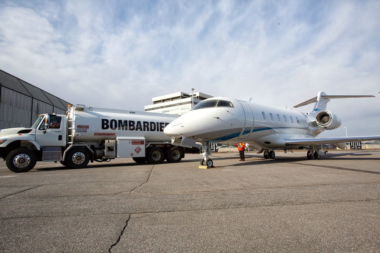Bombardier: primer vuelo de entrega utilizando combustible sostenible
