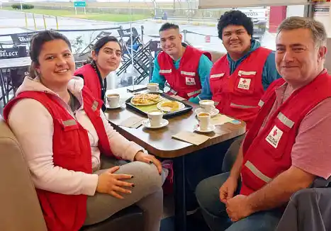 Cuatro voluntarios de la Cruz Roja en Tecnópolis