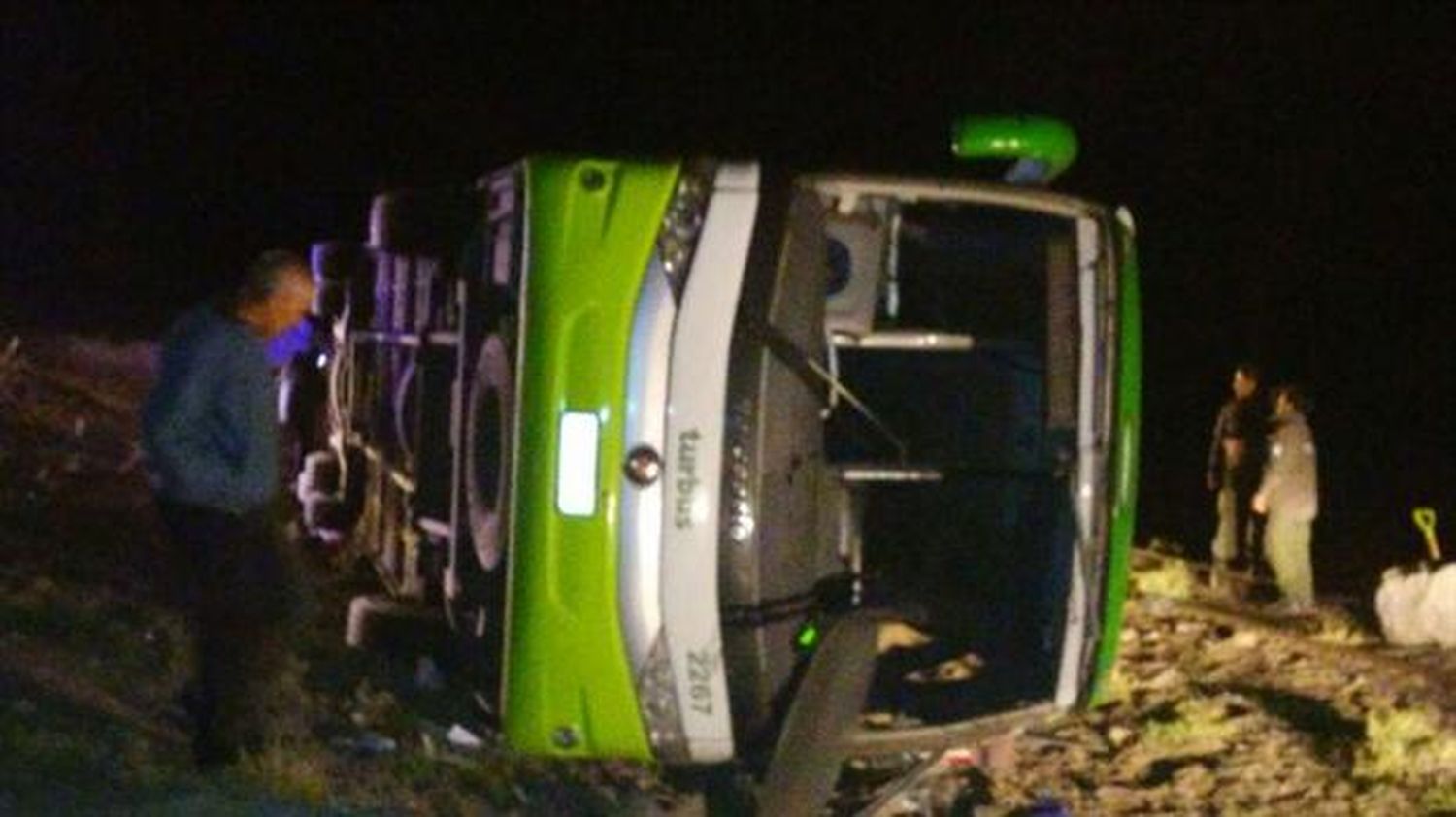 Al menos 19 muertos por el vuelco de un micro en Mendoza