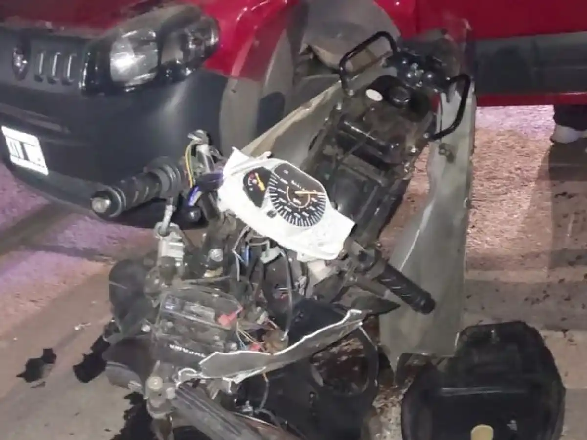 Córdoba: joven de 17 años robó una moto y murió tras colisionar con un auto