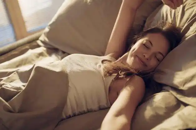 Un estudio afirma que el cuerpo quema grasas mientras dormimos