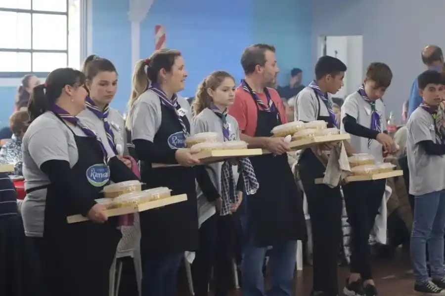 Calvo, sostuvo: “Uno se pone muy contento por el marco que tienen estos eventos que sabemos cuál es la verdadera finalidad. Muy agradecido por la invitación a todo Ramona, a las instituciones organizadoras, conjuntamente con el presidente comunal. Sabemos que esto nos sirve para unirnos más que nunca y saber cuál es nuestro principal objetivo, que es seguir trabajando por esto, porque se lo merecen”.