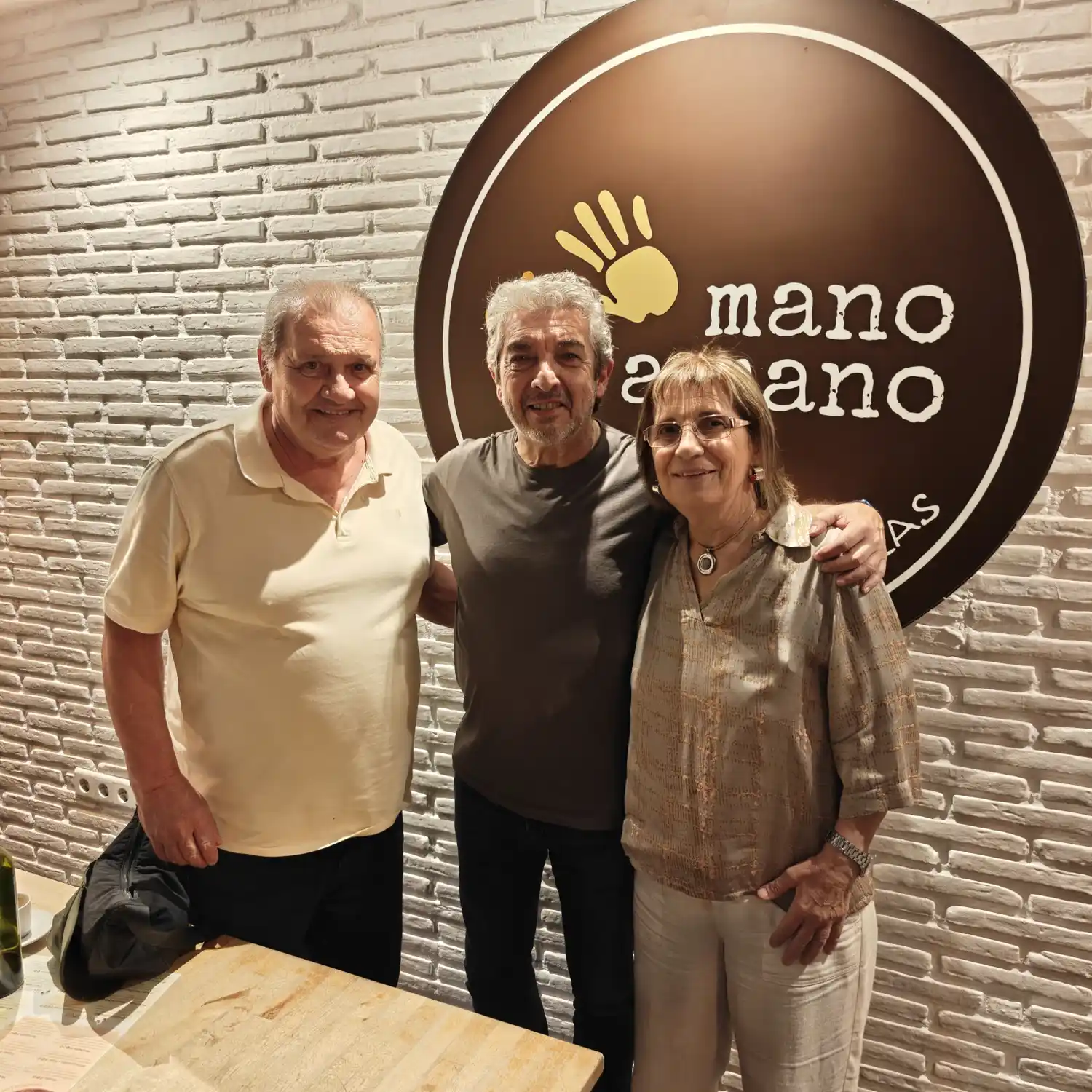 "Mano a mano"