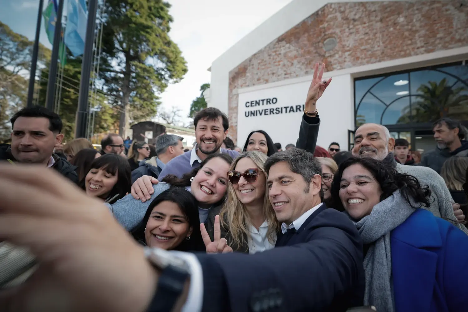 Desde Belgrano, Kicillof le apuntó a Milei.