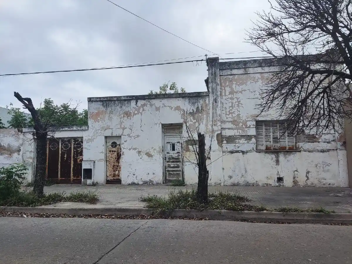 Arrancaron la reja para entrar a una casa: quedaron detenidos 