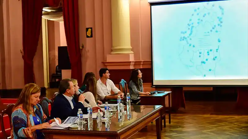 El titular del IAPV expuso en Diputados sobre el presupuesto para viviendas