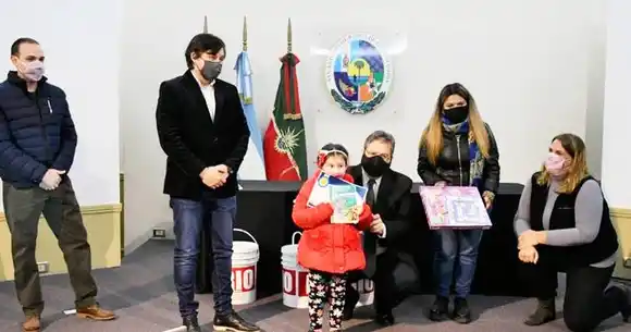 SE REALIZ� LA ENTREGA DE PREMIOS DEL CERTAMEN  �SCONCORDIA SE PONE LA  ESCARAPELA⬝