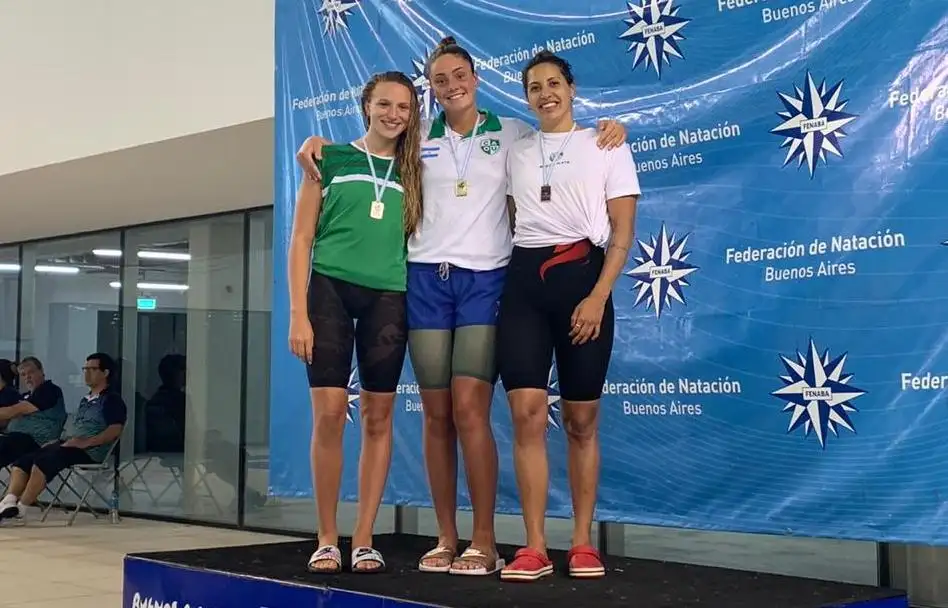 Histórico podio de Once Unidos en el Open