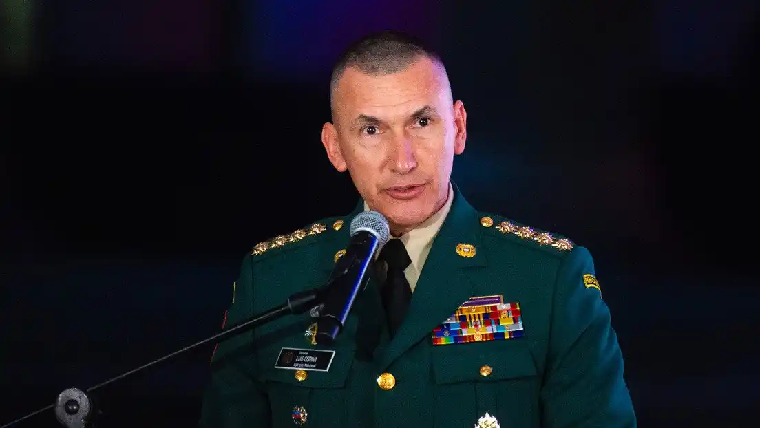 ¡CONTRAINTELIGENCIA PARA EL PROFE DE INGLÉS DE SU ESPOSA! Procuraduría de Colombia le monta el ojo al comandante del Ejército