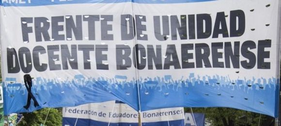 Una madre le pegó a docentes en un acto escolar en San Vicente: Gremios convocaron un paro distrital