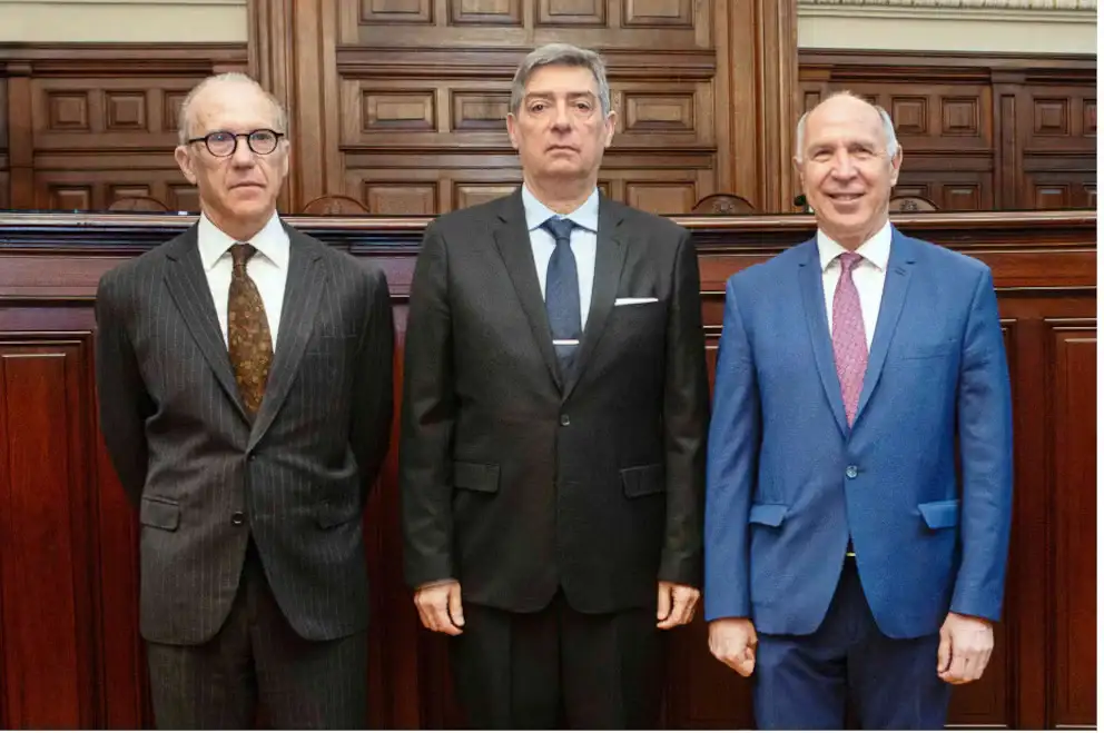 Milei analiza candidatos para la Corte, pero el Gobierno prioriza cubrir las vacantes judiciales - 1