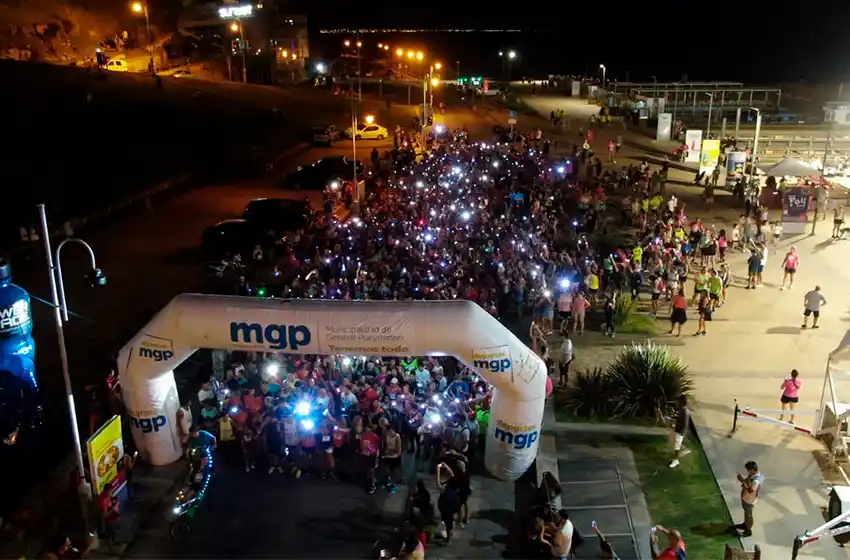 La Correcaminata Luces iluminó Mar del Plata en una noche solidaria inolvidable