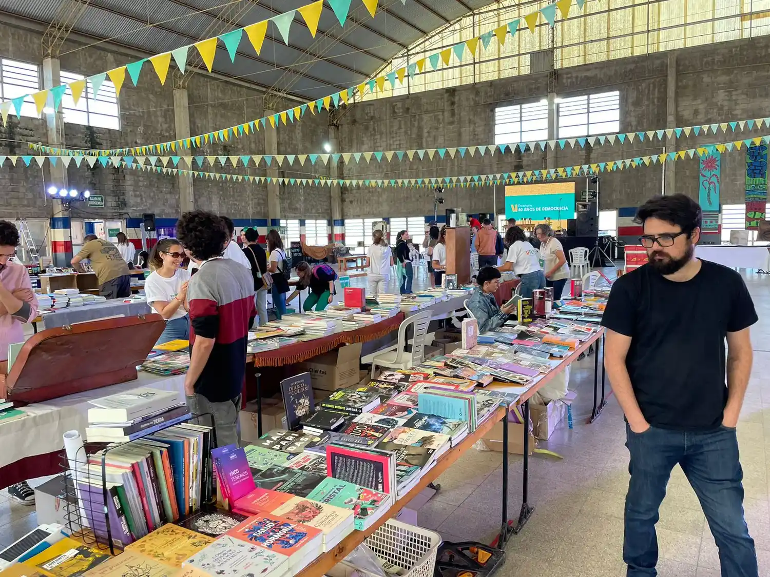 Miles de personas de dijeron si a la Feria del Libro de Venado Tuerto.