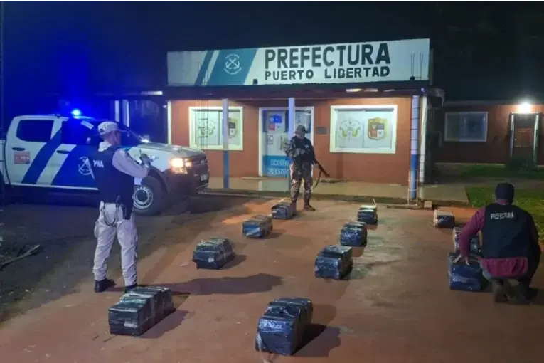 Prefectura halló más de 340 kilos de marihuana ocultos junto al río Paraná: el cargamento vale $1.300 millones