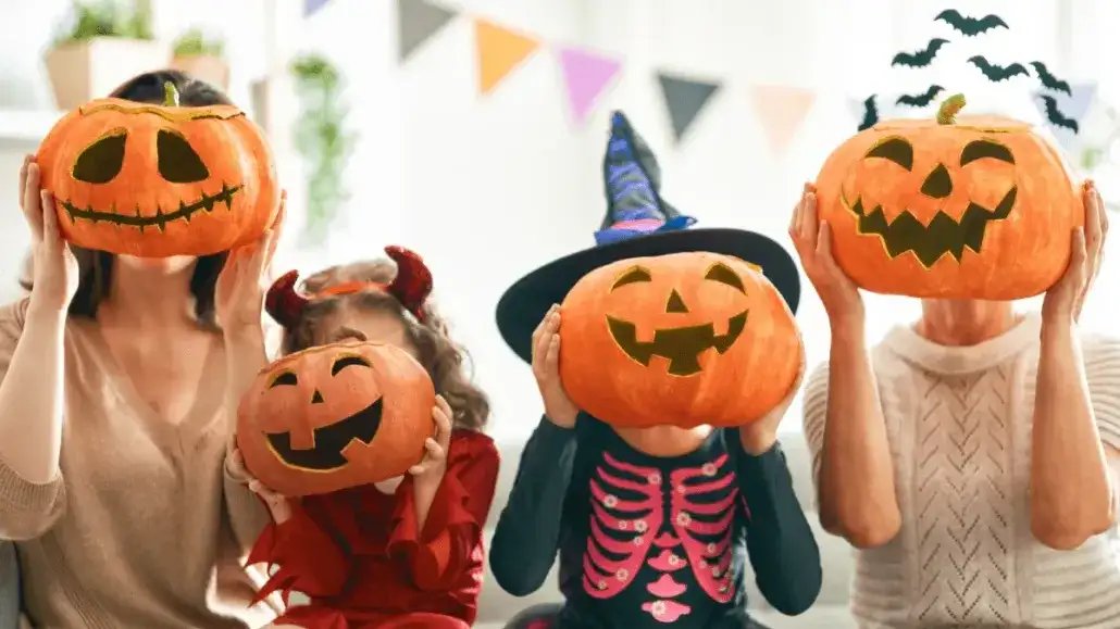 Halloween, también conocida como la Noche de Brujas, se celebra el 31 de octubre.