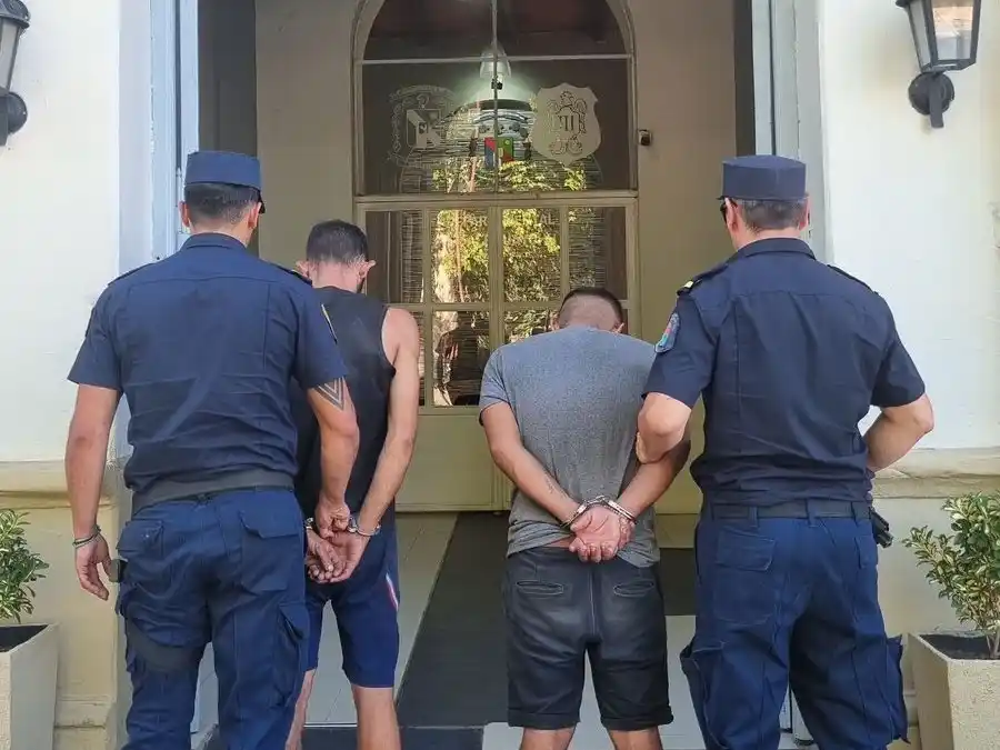 Intentaron engañar a la Policía y les salió mal: terminaron detenidos en la Jefatura