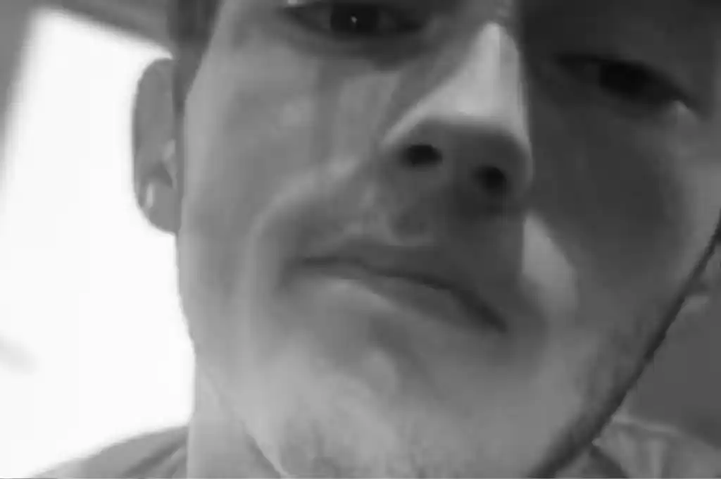 joven ingles se bajo de la ambulancia y murió atropellado 1