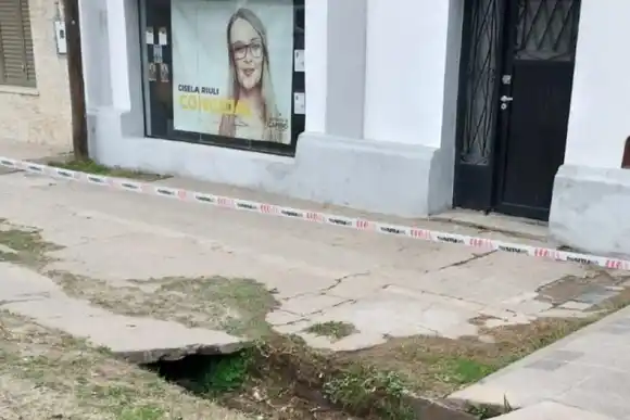 Peculiar hallazgo en Laguna Paiva: encontraron un cráneo humano frente a un local partidario