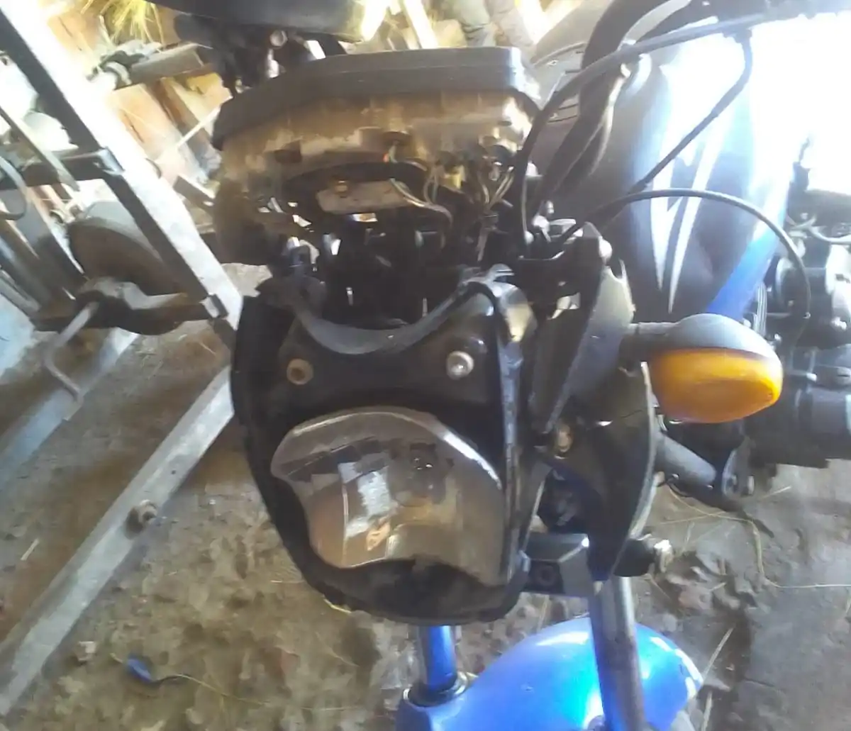 Así quedó el frente de la moto de Ricardo: "que se tomen medidas principalmente en estos casos, porque es muy grave, muy complicado".