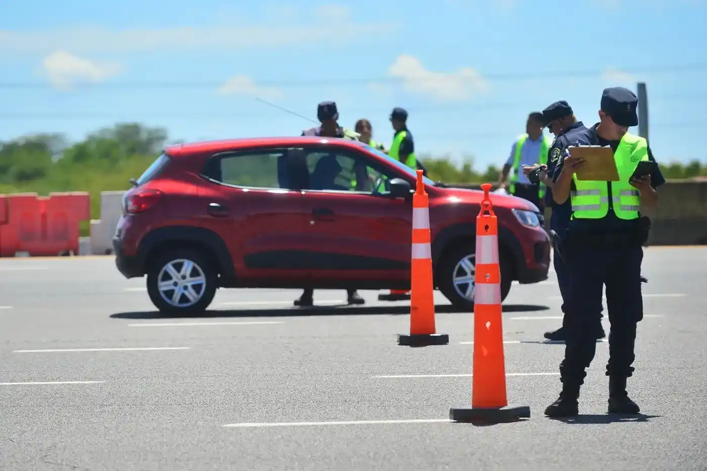 Revocan un sobreseimiento y envían a juicio a un hombre acusado de usar una licencia de conducir falsa
