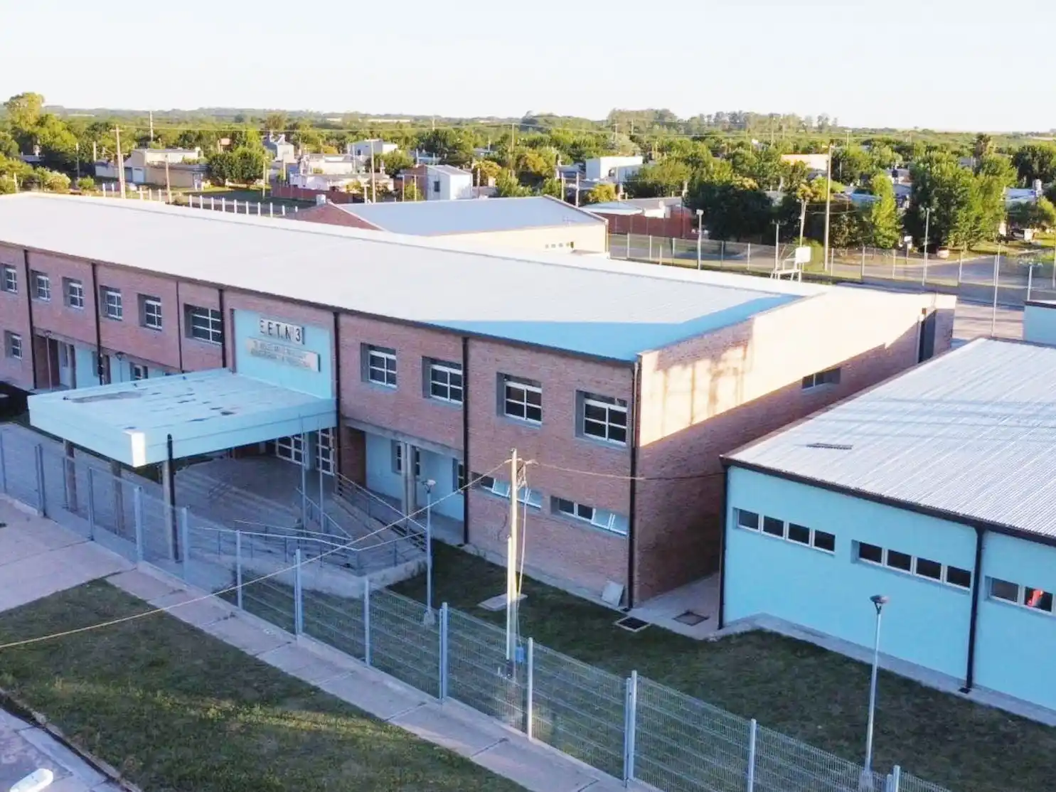 La EET Nº 3 Marsiglia avanza con la mudanza para iniciar el ciclo lectivo en su nuevo edificio