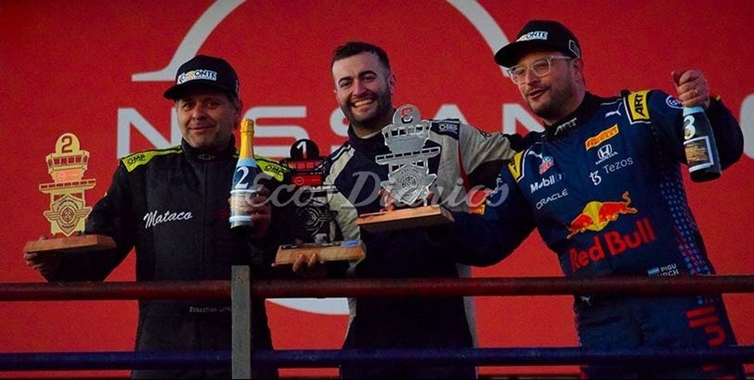 Festejando. Sebastián López Islas, Matias Alvarez e Ignacio Furch, luego de una carrera llena de sorpresas en la final de los Mar y Sierras A, en Olavarría