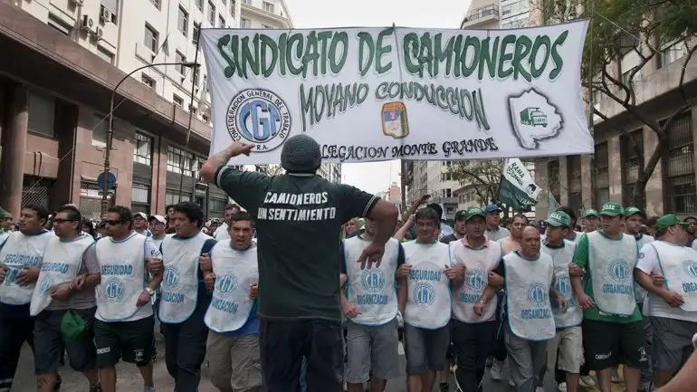 Camioneros define si realiza un paro para exigir el bono de fin de año