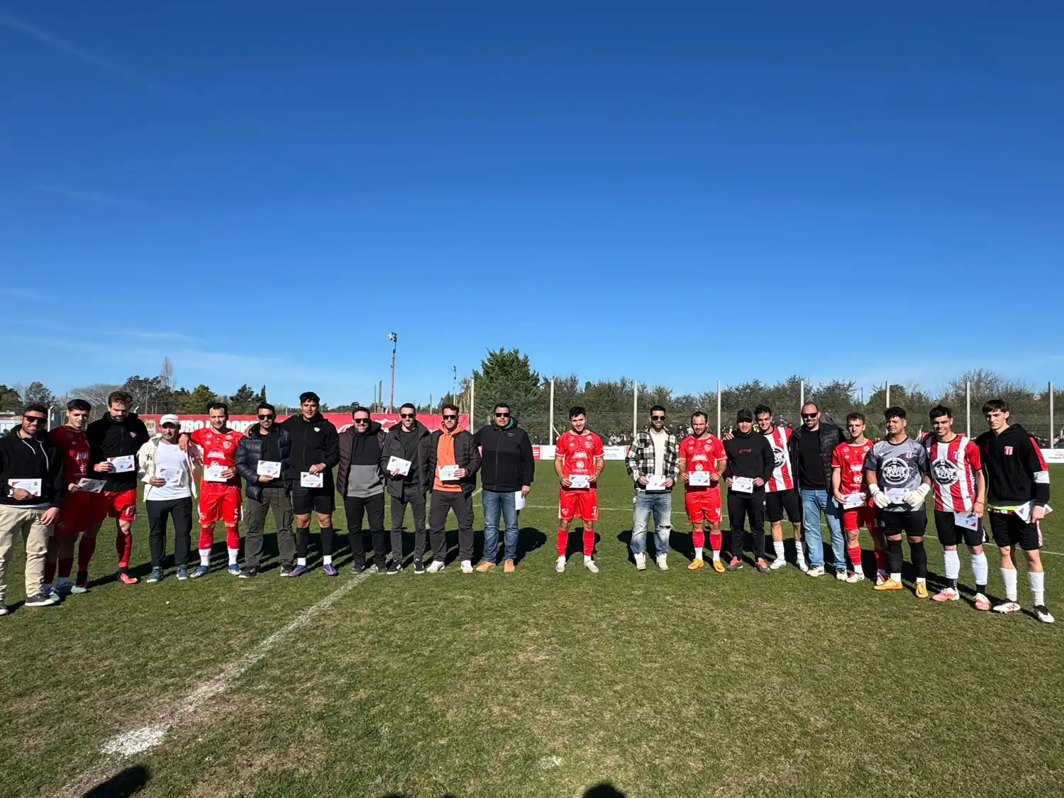 Dirigentes entregaron los reconocimientos.