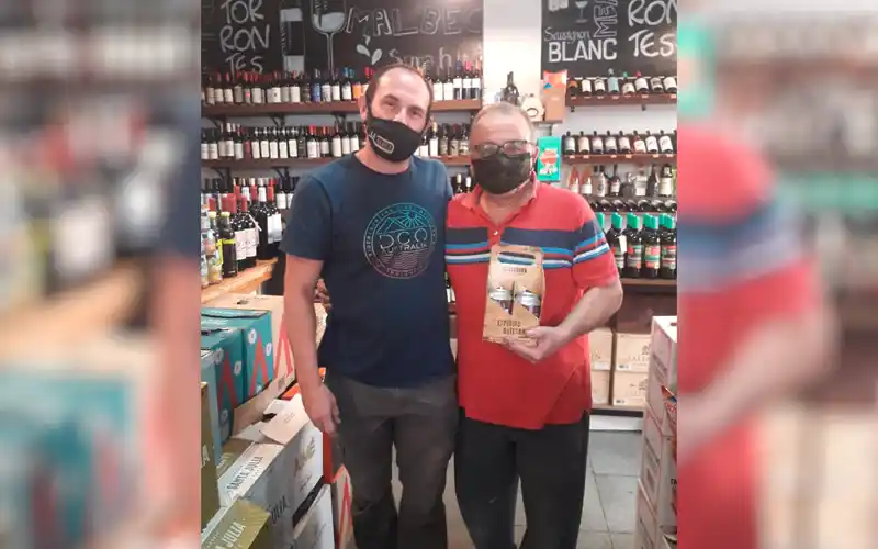 Carrera de movileros: el ganador Omar Paparini y su premio de La Aldea