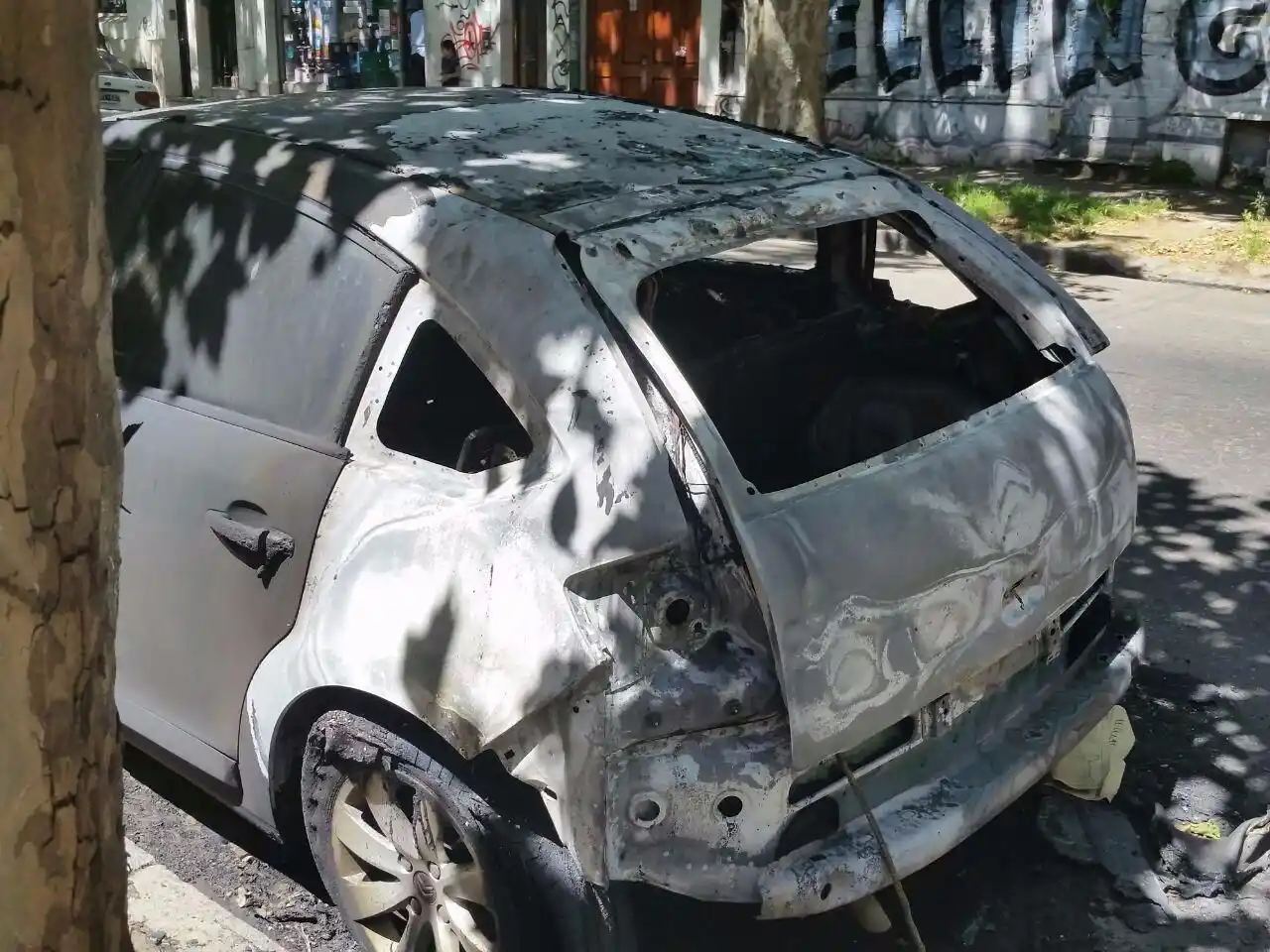 Nuevo ataque de quemacoches en La Plata