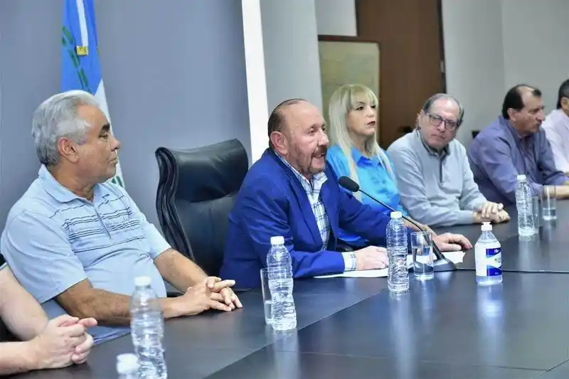 Insfrán anunció aumento salarial, para activos 
y pasivos de la administración pública provincial