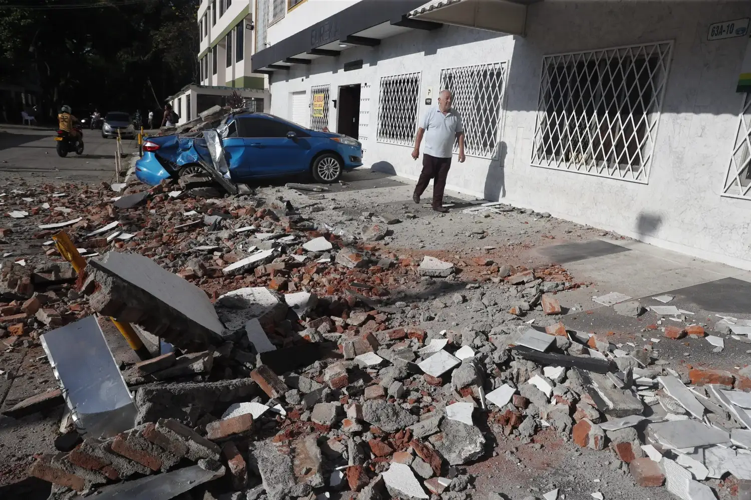 Un terremoto de magnitud 7,4 sacudió Colombia y dejó heridos y daños en edificios