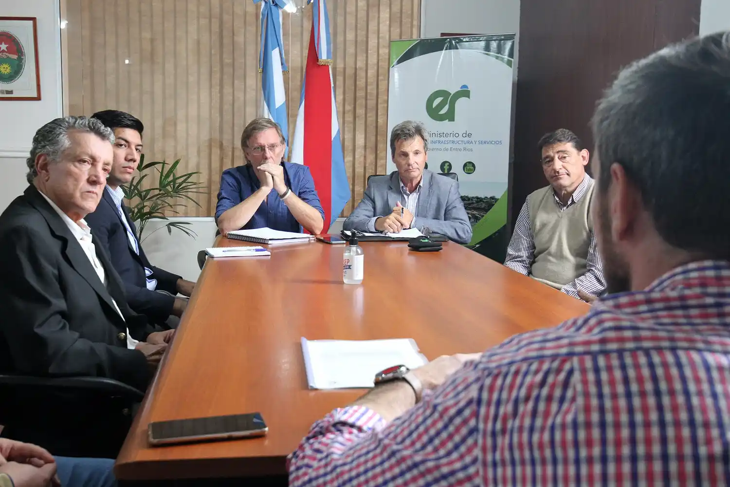 Conformaron mesa de diálogo para abordar la problemática del suministro de combustible