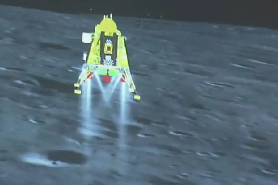 VIDEO | Una nave espacial india aterrizó con éxito en la Luna: ¿cuál es su misión?