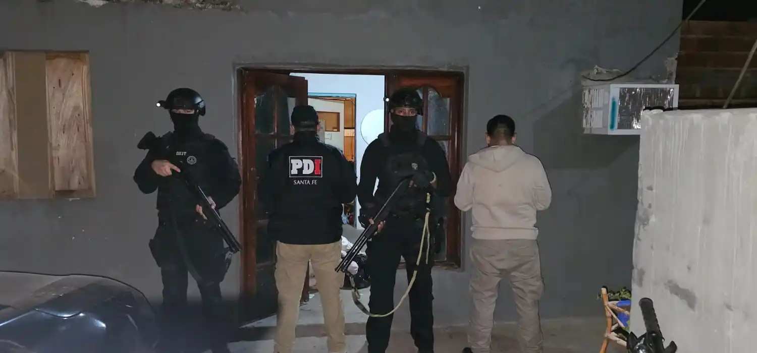 Entraron a robar y amenazaron a dos mujeres con armas de fuego: fueron identificados