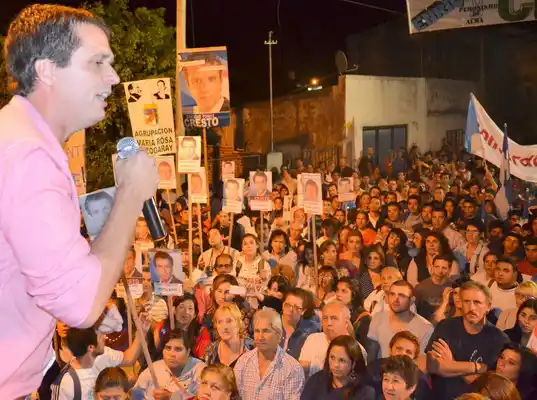 Cresto en campaña: Busca fortalecerr la candidatura  presidencial de Urribarri