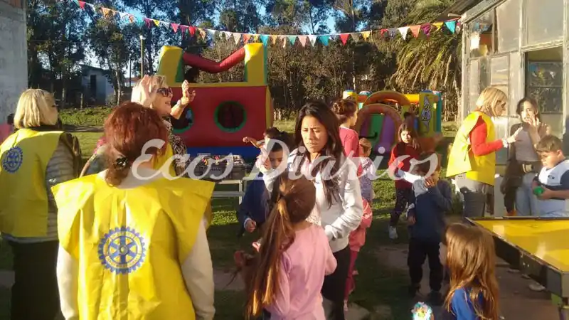 Festejo del Día del Niño de la rueda femenina del Rotary