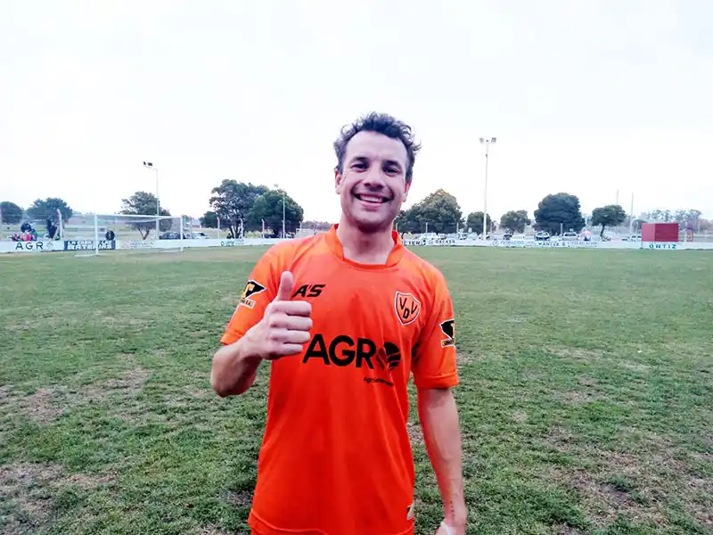 Villa Díaz Vélez ganó y quedó  a cuatro puntos del líder del torneo