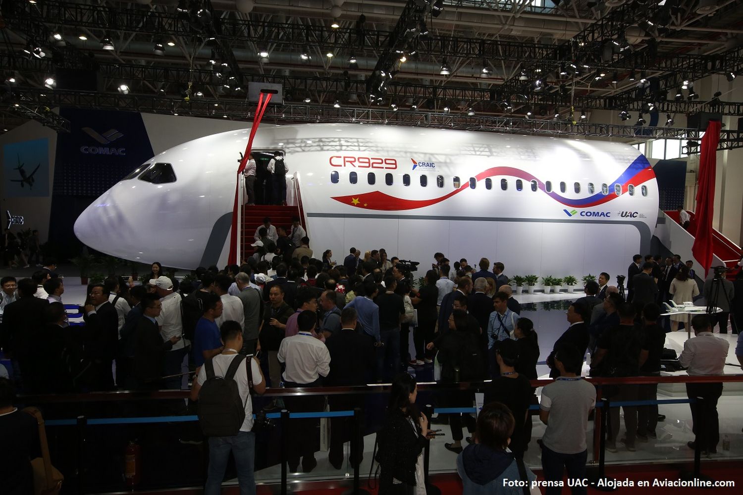 COMAC y UAC presentan el primer mock-up a escala real del CR929