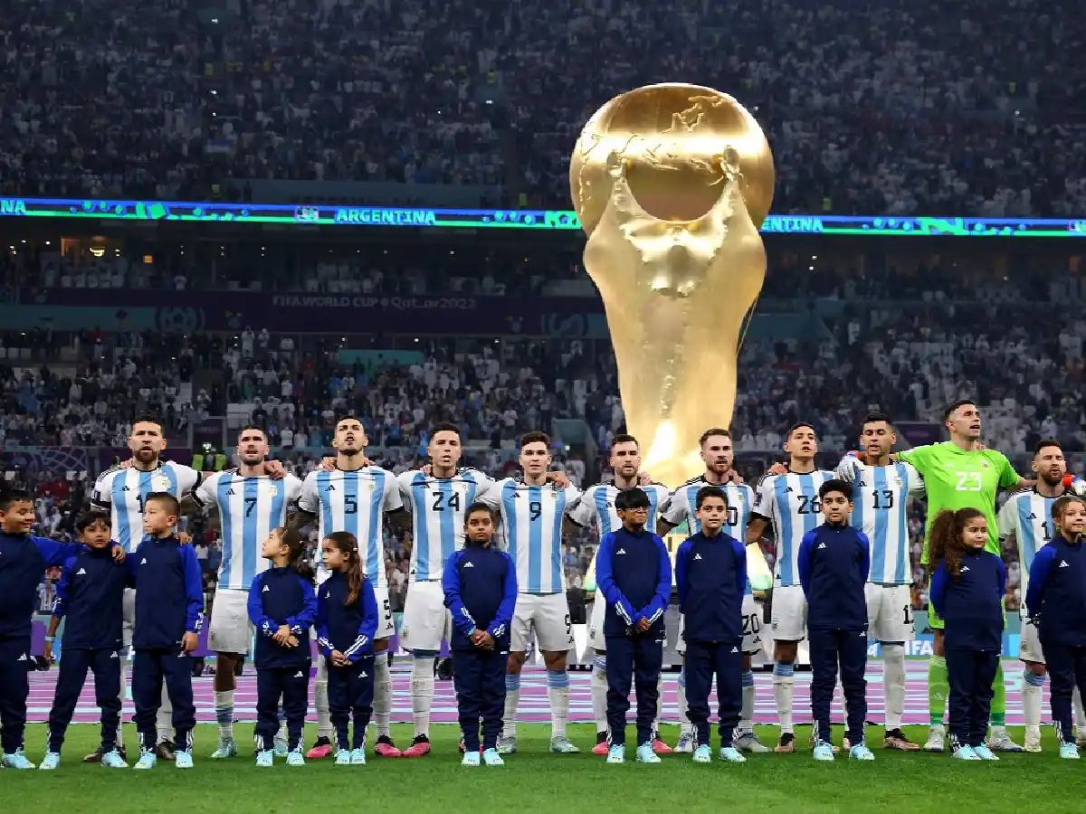 No te pierdas a la medianoche el himno cantado por los jugadores 