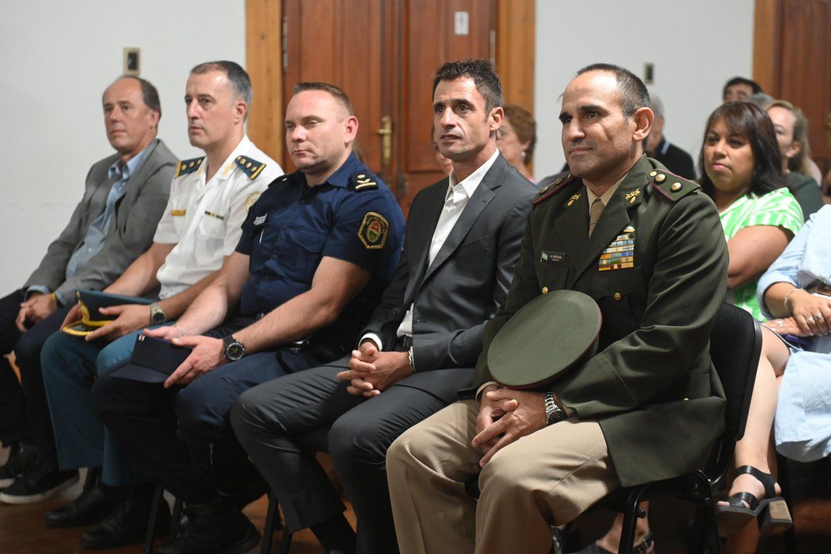 El teniente coronel Tomás de Vergara fue reconocido por sus años de servicio