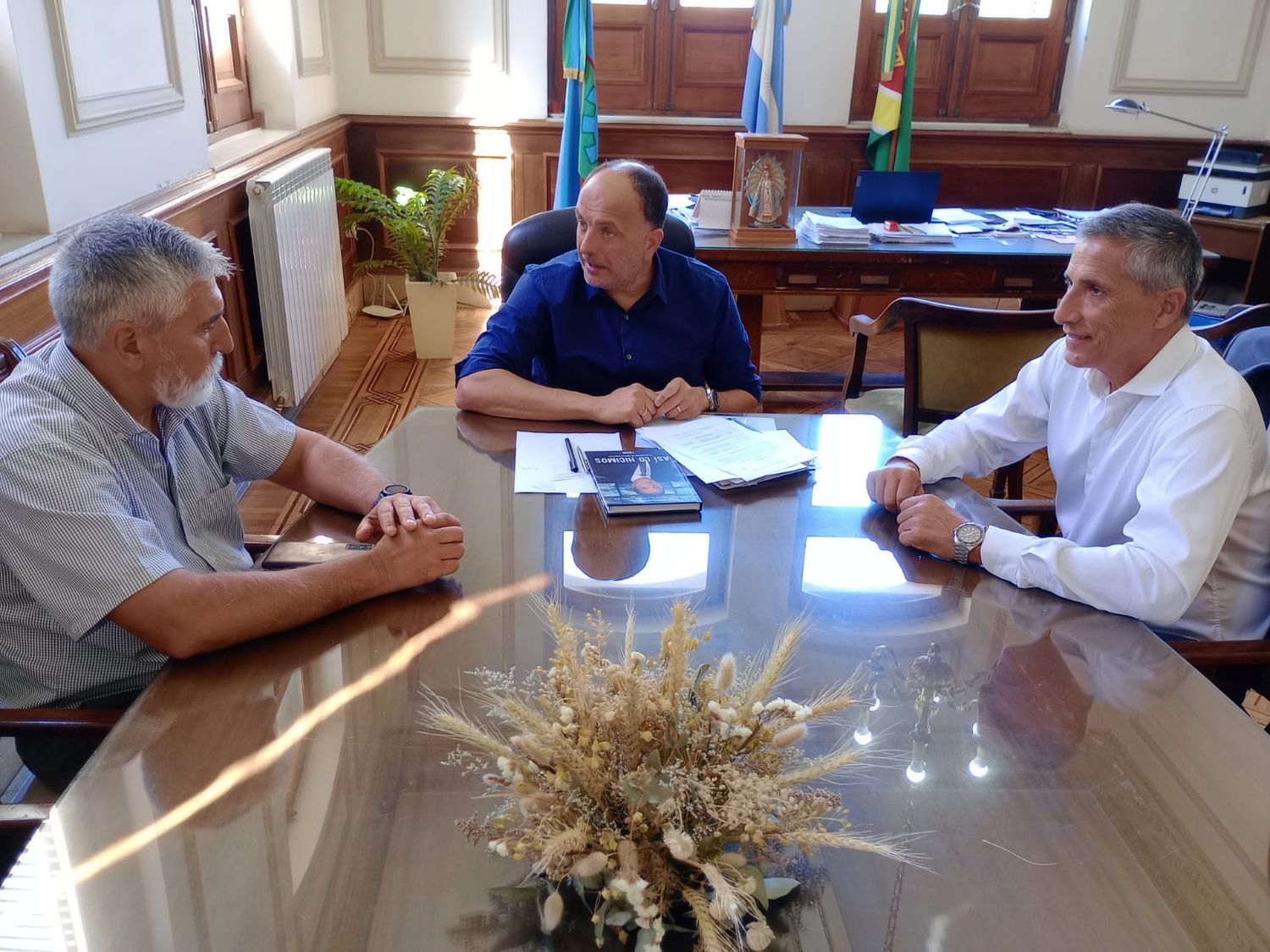 Eduardo Feijoo visitó Tres Arroyos y abordó temáticas de seguridad con el intendente