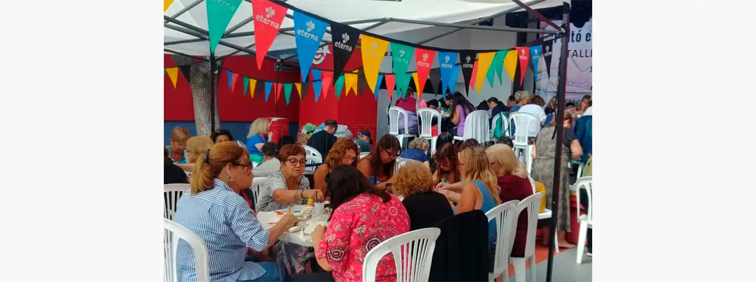 El taller de pintura volvió a invadir Espacio Clarín