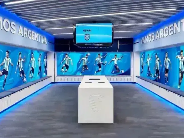 El búnker de la Scaloneta esta decorado todo celeste y blanco y repleto de fotografías de los campeones  del mundo. Foto:AFA
