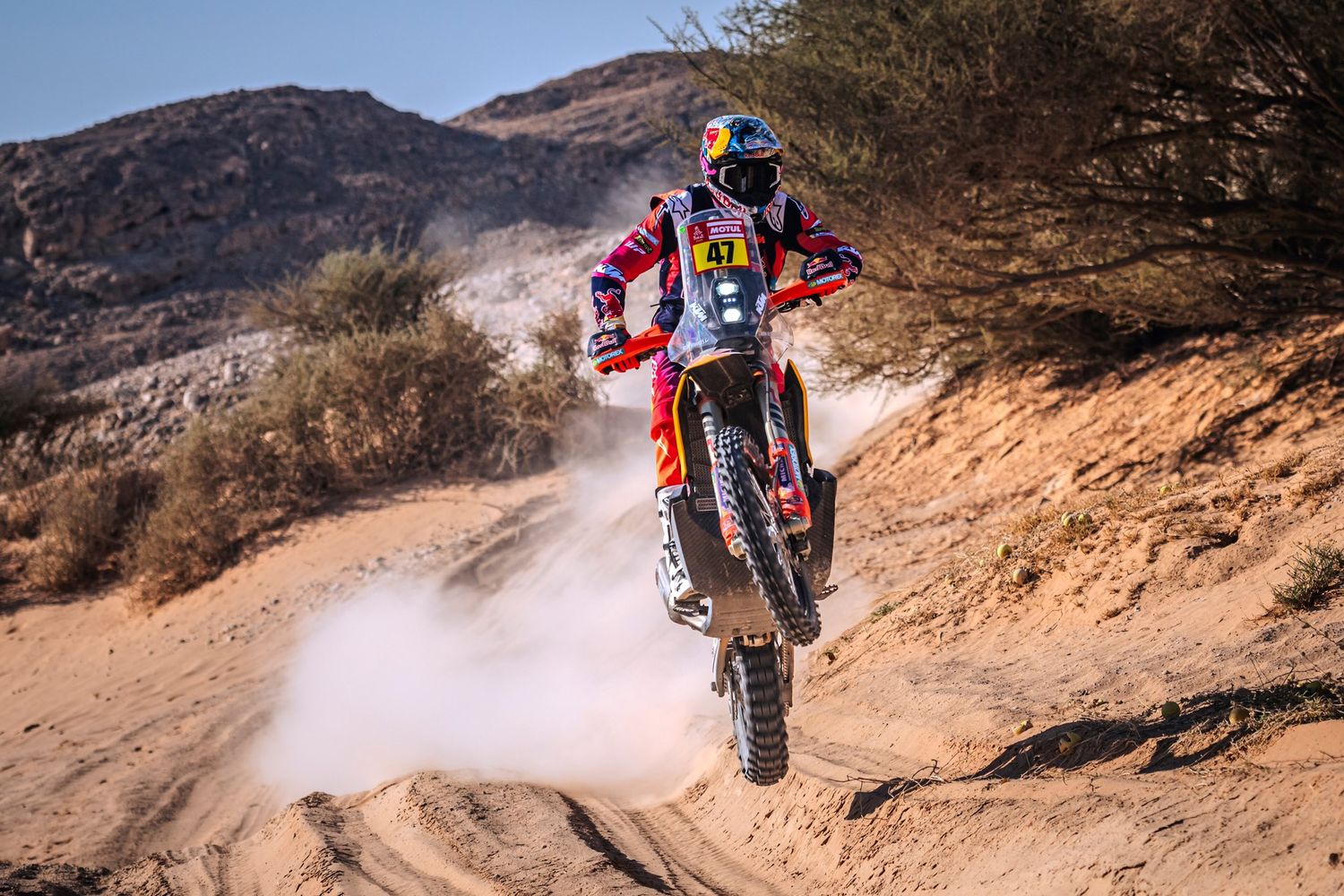 Kevin Benavides con su KTM en Empty Quarter.