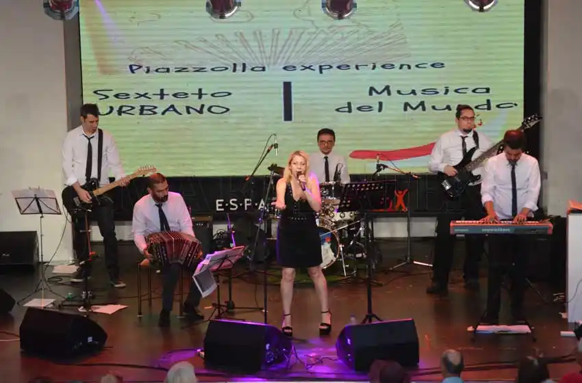 Tango, charlas y deporte en el martes de Espacio Clarín