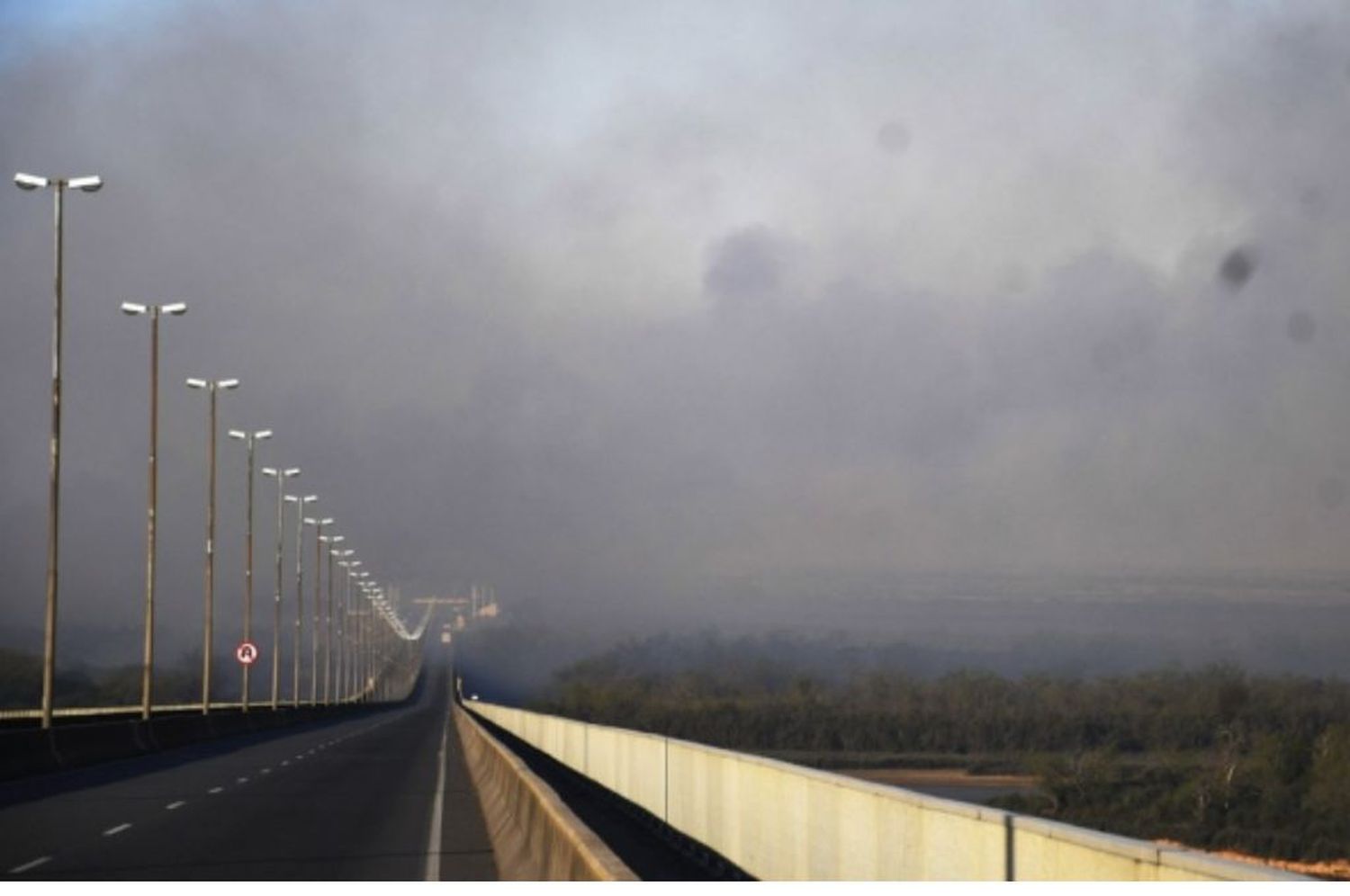 Cortaron el tránsito en el puente Rosario – Victoria por el humo